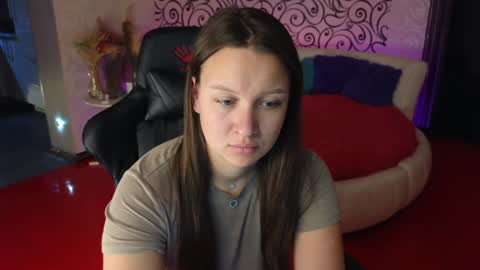 Snapshot of charlotte_ekman chatting on December 18, 10:57 pm Charlotte online show from December 18, 10:57 pm