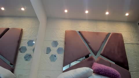 Charlotte Icee online show from December 24, 7:44 pm