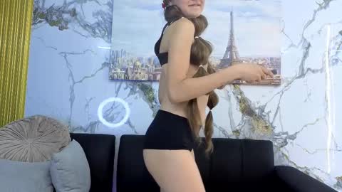 charlotte_skinny11_aws online show from October 1, 6:25 pm