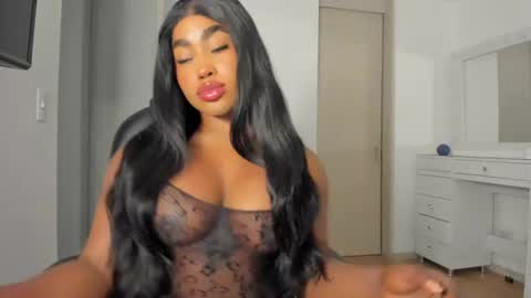 Snapshot of charlotte_tiller chatting on July 2, 6:41 am Yuli online show from July 2, 6:41 am