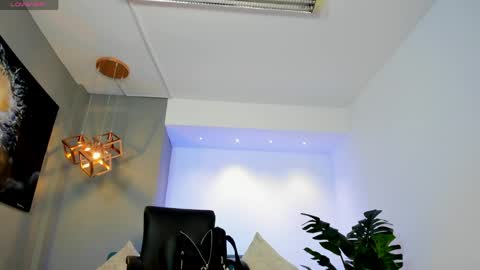 Snapshot of charlotte_whitee1 chatting on April 12, 11:48 am Charlotte Everyday From 0700 to 1300 Col Time online show from April 12, 11:48 am