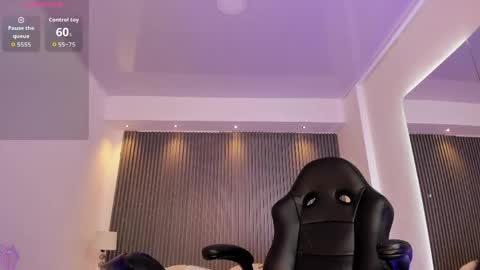 Snapshot of charlotte_whitee1 chatting on May 4, 12:34 pm Charlotte Everyday From 0700 to 1300 Col Time online show from May 4, 12:34 pm