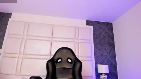 Snapshot of charlotte_whitee1 chatting on May 13, 11:18 am Charlotte Everyday From 0700 to 1300 Col Time online show from May 13, 11:18 am