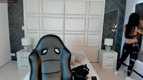 Snapshot of charlotte_whitee1 chatting on May 19, 11:27 am Charlotte Everyday From 0700 to 1300 Col Time online show from May 19, 11:27 am