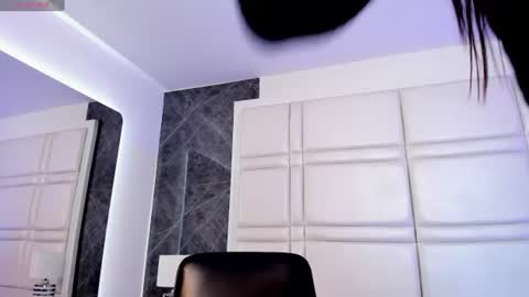 Snapshot of charlotte_whitee1 chatting on July 2, 12:33 pm Charlotte Everyday From 0700 to 1300 Col Time online show from July 2, 12:33 pm