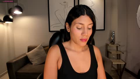 Snapshot of charlottecox_ chatting on December 3, 11:01 am Charlotte online show from December 3, 11:01 am
