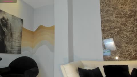 Snapshot of charlottecox_ chatting on December 15, 11:23 am Charlotte online show from December 15, 11:23 am