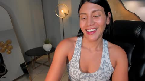 Snapshot of charlottecox_ chatting on December 26, 5:51 pm Charlotte online show from December 26, 5:51 pm
