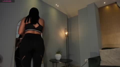 Snapshot of charlottecox_ chatting on December 27, 11:06 am Charlotte online show from December 27, 11:06 am