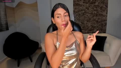 Snapshot of charlottecox_ chatting on December 31, 11:20 am Charlotte online show from December 31, 11:20 am