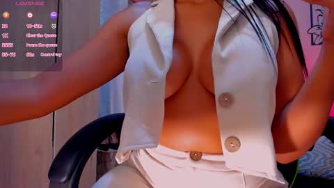 Snapshot of charlottecox_ chatting on September 23, 12:24 am Charlotte online show from September 23, 12:24 am