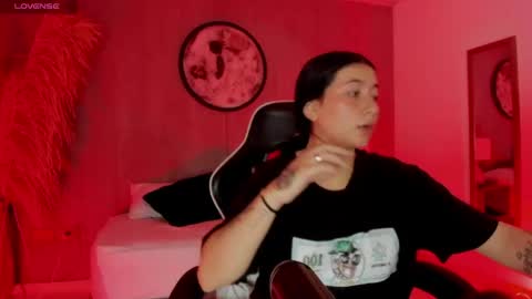 Charlottee online show from May 26, 2:18 am