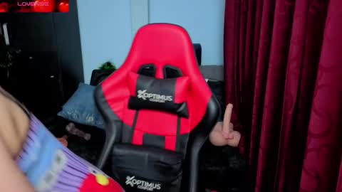 Snapshot of charlottee_lovee69 chatting on February 13, 1:34 am Natalia online show from February 13, 1:34 am