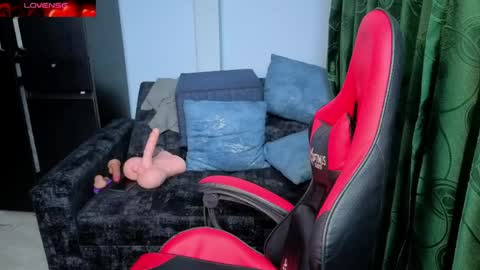 Snapshot of charlottee_lovee69 chatting on April 1, 9:54 am Natalia online show from April 1, 9:54 am