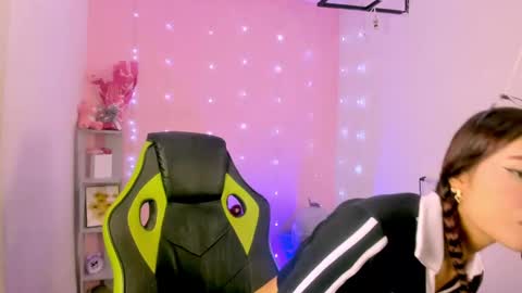 charlotteee online show from October 17, 1:20 am