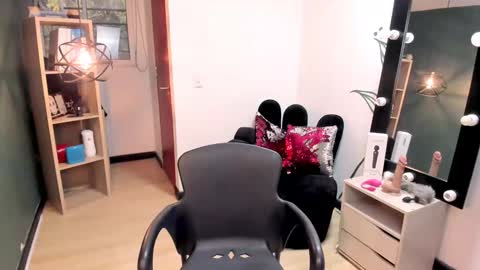 Snapshot of charlottegray_ chatting on December 6, 8:07 pm CHARLOTTE online show from December 6, 8:07 pm