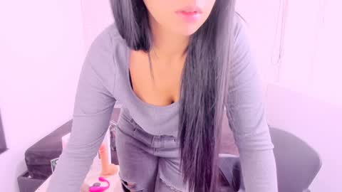 Snapshot of charlottegray_ chatting on January 25, 7:39 pm CHARLOTTE online show from January 25, 7:39 pm