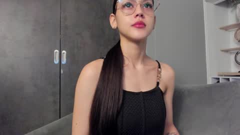 Snapshot of charlottegray_1 chatting on September 18, 3:52 am charlottegray_1 online show from September 18, 3:52 am