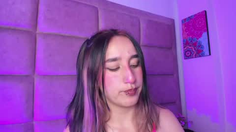 charlottestuart_ online show from May 9, 12:16 am