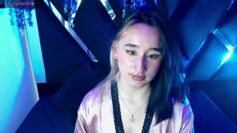 charlottestuart_ online show from May 21, 3:35 am