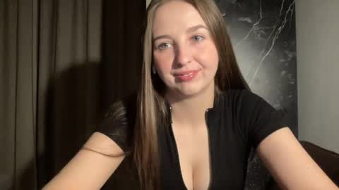 CharlotteXGold online show from April 1, 8:50 pm