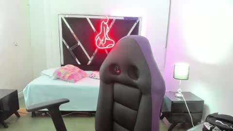    online show from October 4, 9:24 pm