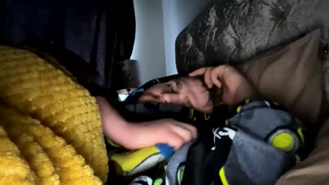 Snapshot of charmerboi2 chatting on March 20, 6:51 am charmerboi2 online show from March 20, 6:51 am