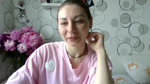 Snapshot of charming__chick chatting on June 6, 9:47 am charming__chick online show from June 6, 9:47 am