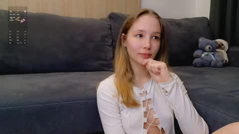 Snapshot of charming_evaa chatting on April 21, 1:53 am Eva online show from April 21, 1:53 am