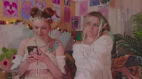 Snapshot of charming_lilly chatting on April 28, 8:36 pm Lissa online show from April 28, 8:36 pm