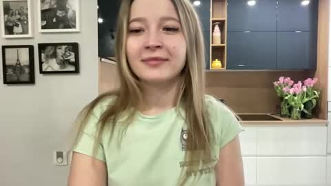 Snapshot of charmingsarahh chatting on March 12, 12:04 pm Sarah online show from March 12, 12:04 pm