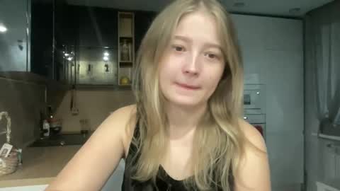 Snapshot of charmingsarahh chatting on September 10, 3:23 pm Sarah online show from September 10, 3:23 pm