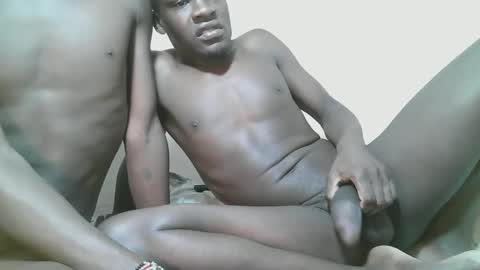 charmzboy online show from December 23, 5:16 am