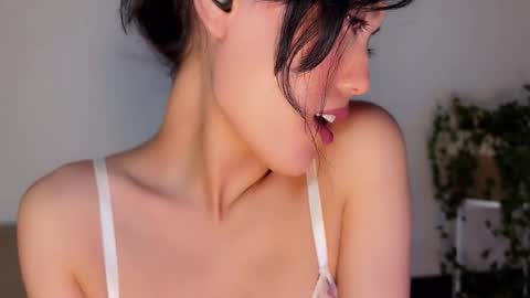 JASMINE   usually going live about 2 am UTC  online show from September 24, 2:26 am