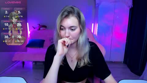 Snapshot of chatur_lady_ chatting on December 4, 2:26 pm Betty online show from December 4, 2:26 pm