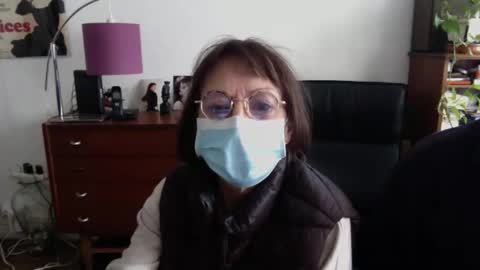 Snapshot of chaudetoujours chatting on April 5, 2:03 pm chaudetoujours online show from April 5, 2:03 pm