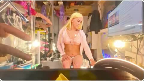 Snapshot of chavezechavez4207 chatting on February 28, 7:42 am MasterPRO online show from February 28, 7:42 am