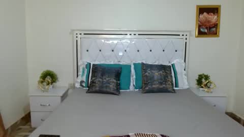 Snapshot of chayenie chatting on November 1, 5:42 am Cheyenne online show from November 1, 5:42 am