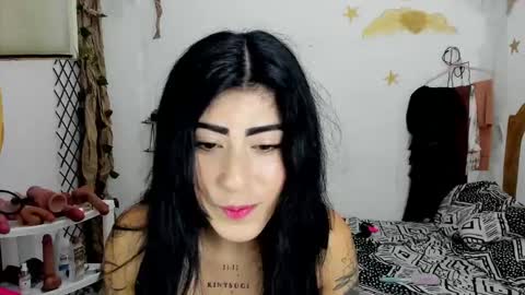 Snapshot of chaymae_nah chatting on October 6, 11:24 pm isabel online show from October 6, 11:24 pm