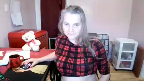 chealsiek online show from November 15, 2:02 pm