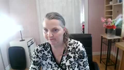 chealsiek online show from May 3, 4:13 pm