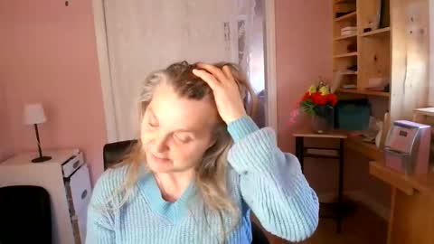 chealsiek online show from May 12, 1:52 pm