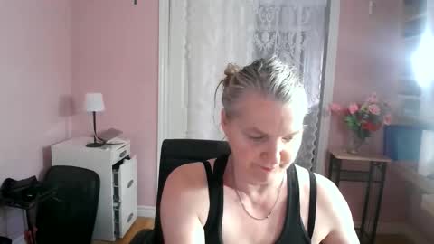 chealsiek online show from May 14, 3:08 pm