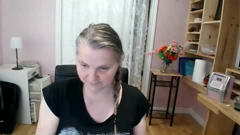 chealsiek online show from May 16, 1:13 am