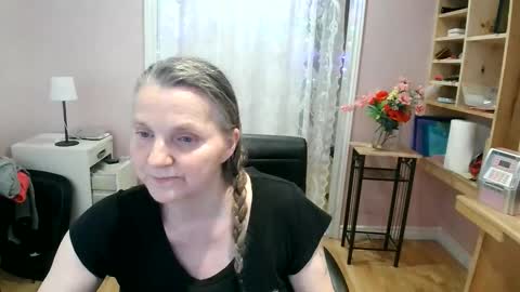 chealsiek online show from May 16, 1:35 am