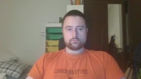 Snapshot of cheguevara2323 chatting on September 23, 10:35 pm cheguevara2323 online show from September 23, 10:35 pm