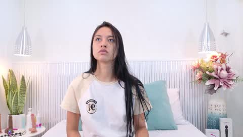 Snapshot of chel_hilton chatting on April 6, 8:10 pm Chel online show from April 6, 8:10 pm