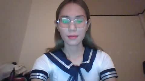 Snapshot of chelly4u69 chatting on March 11, 12:54 am chelly4u69 online show from March 11, 12:54 am