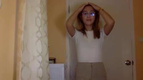 chelly4u69 online show from November 26, 4:35 am