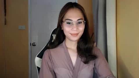 chelly4u69 online show from March 18, 1:58 pm